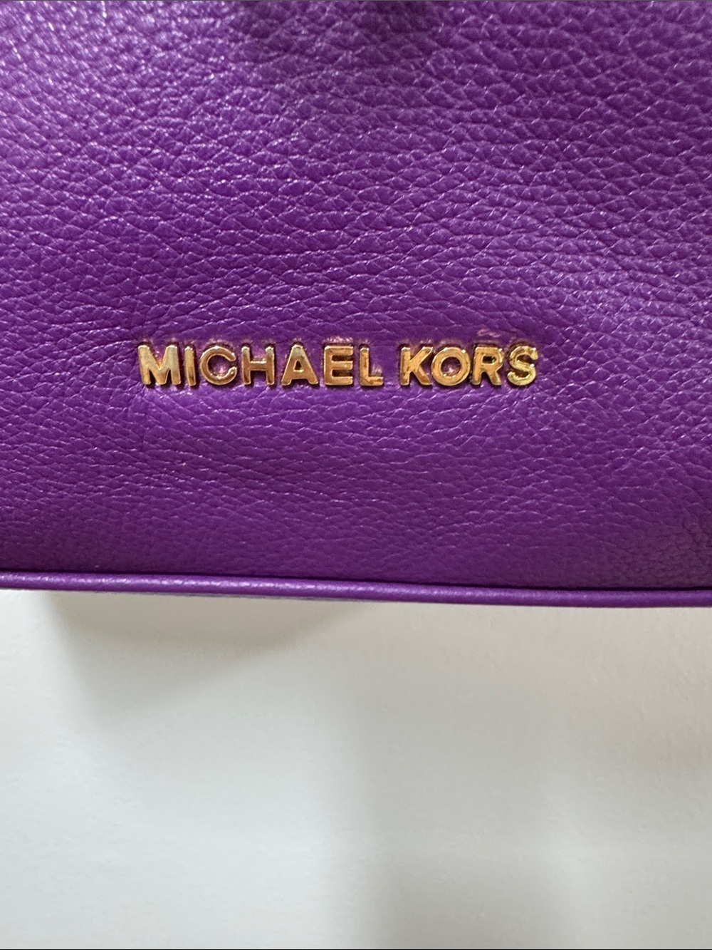Michael Kors Jules drawstring crossbody bag - Picture 2 of 9